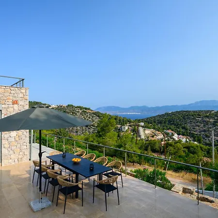 Newly Renovated With Panoramic Sea Views