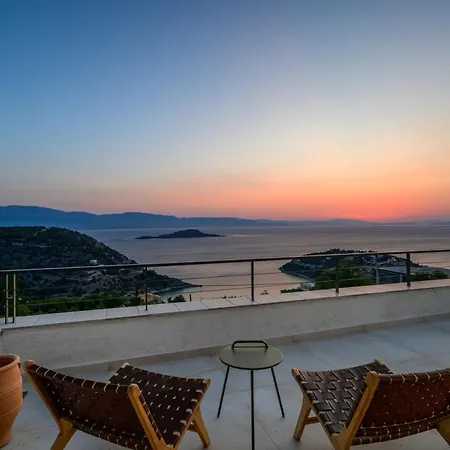 Villa Newly Renovated With Panoramic Sea Views *