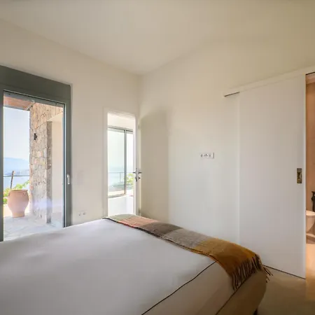 Newly Renovated With Panoramic Sea Views Villa *