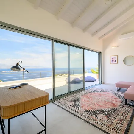Newly Renovated With Panoramic Sea Views Villa *