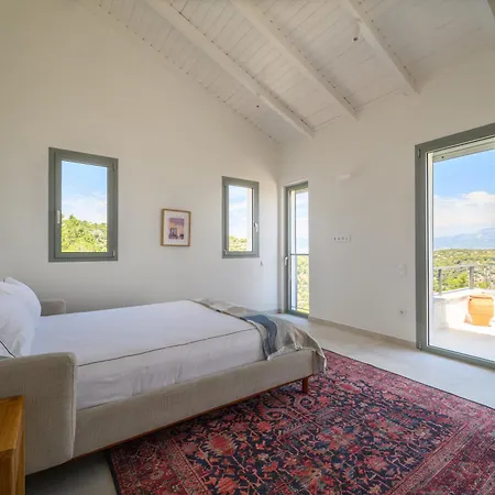 Newly Renovated With Panoramic Sea Views