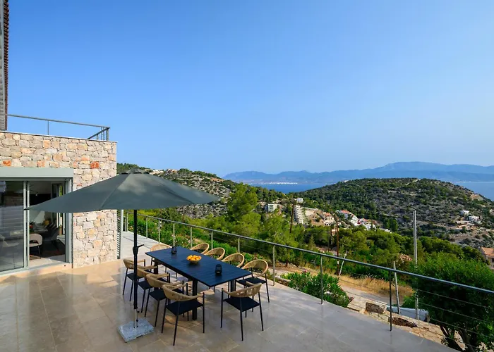Newly Renovated With Panoramic Sea Views