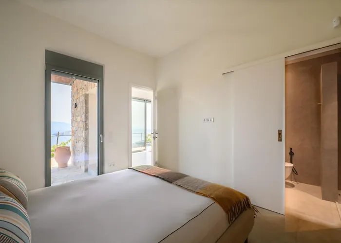 Newly Renovated With Panoramic Sea Views 빌라 *