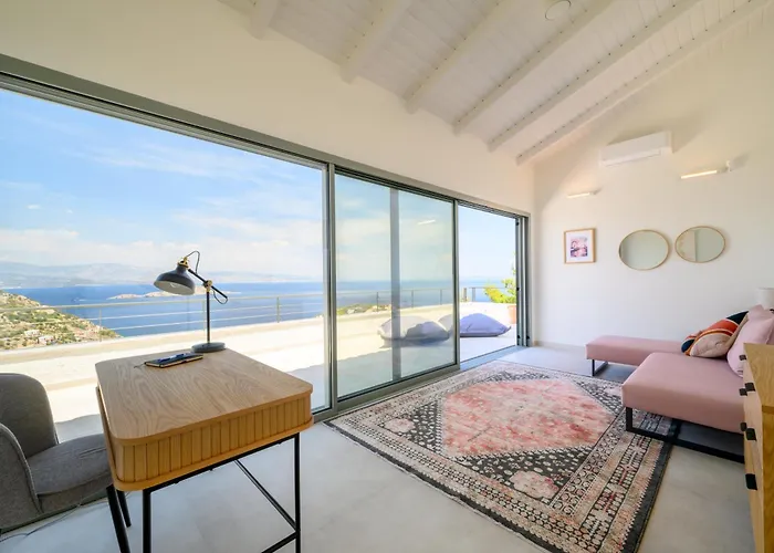 Newly Renovated With Panoramic Sea Views 빌라 *